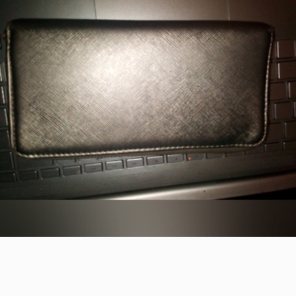 Prada Black Wallet Free Shipping - Picture 9 of 13